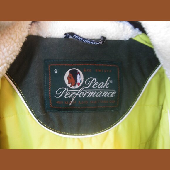 PEAK PERFORMANCE OUTDOOR JACKET DESIGNED IN SWEDEN - Picture 5 of 9